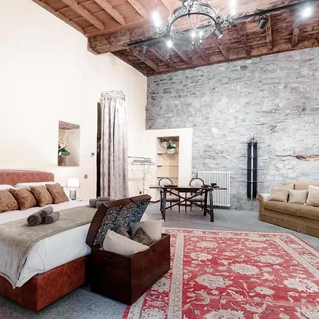 Historical - The House Of Travelers * Como